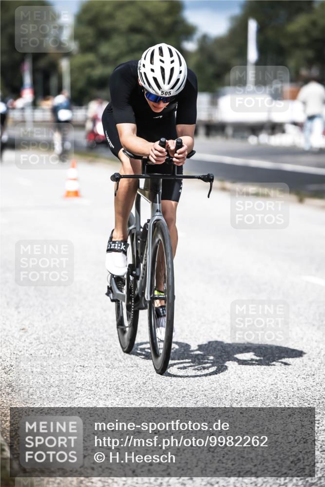 16.08.2026 - KN Förde Triathlon 2026 H.Heesch http://msf.ph/oto/9982262 16.08.2026 12:54:10 Radfahren 505, 545, 574 meine-sportfotos.de