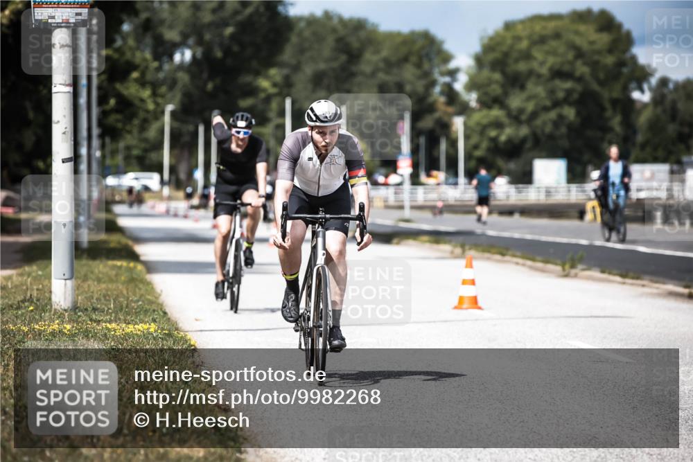 16.08.2026 - KN Förde Triathlon 2026 H.Heesch http://msf.ph/oto/9982268 16.08.2026 12:54:15 Radfahren 550, 703 meine-sportfotos.de