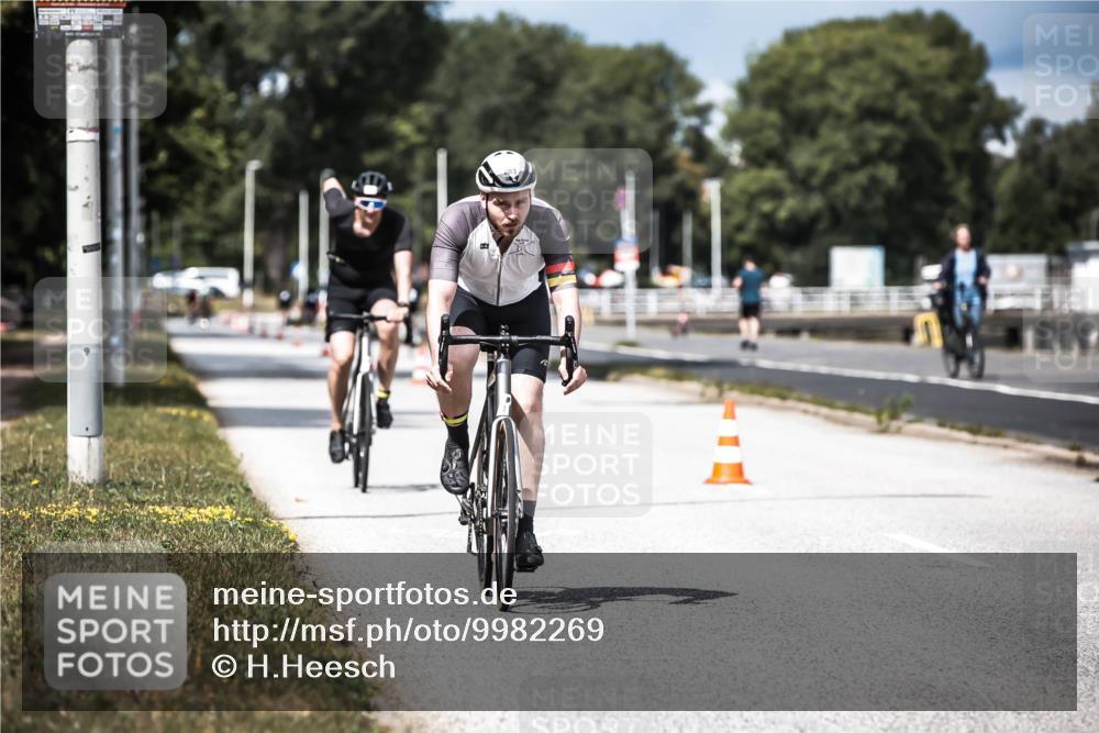 16.08.2026 - KN Förde Triathlon 2026 H.Heesch http://msf.ph/oto/9982269 16.08.2026 12:54:15 Radfahren 550, 703 meine-sportfotos.de