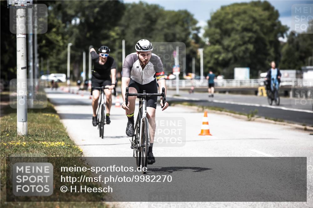 16.08.2026 - KN Förde Triathlon 2026 H.Heesch http://msf.ph/oto/9982270 16.08.2026 12:54:15 Radfahren 550, 703 meine-sportfotos.de