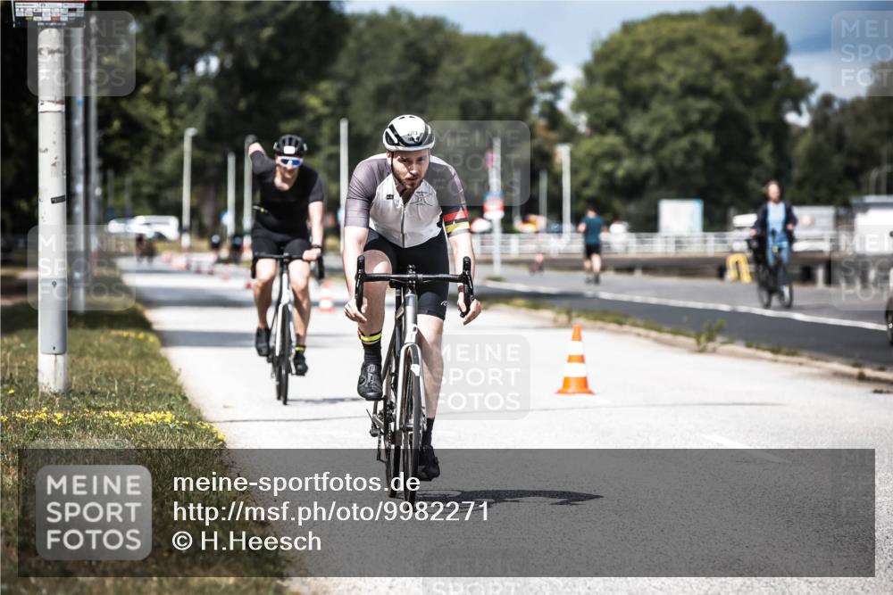 16.08.2026 - KN Förde Triathlon 2026 H.Heesch http://msf.ph/oto/9982271 16.08.2026 12:54:15 Radfahren 550, 703 meine-sportfotos.de