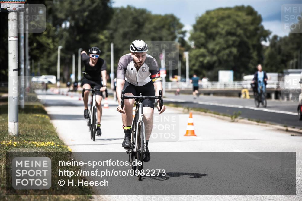 16.08.2026 - KN Förde Triathlon 2026 H.Heesch http://msf.ph/oto/9982273 16.08.2026 12:54:15 Radfahren 550, 703 meine-sportfotos.de