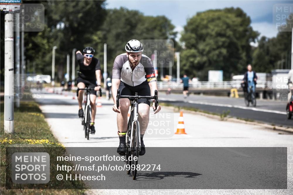 16.08.2026 - KN Förde Triathlon 2026 H.Heesch http://msf.ph/oto/9982274 16.08.2026 12:54:15 Radfahren 550, 703 meine-sportfotos.de
