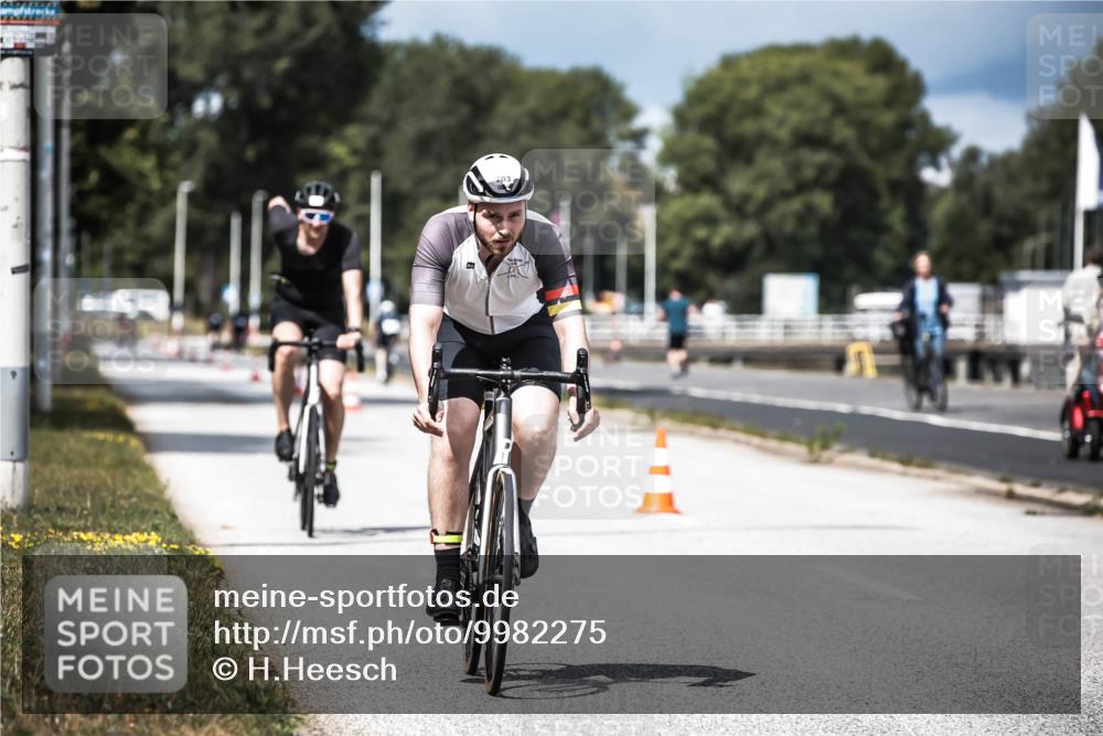 16.08.2026 - KN Förde Triathlon 2026 H.Heesch http://msf.ph/oto/9982275 16.08.2026 12:54:15 Radfahren 550, 703 meine-sportfotos.de