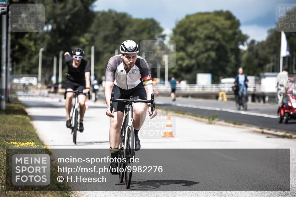 16.08.2026 - KN Förde Triathlon 2026 H.Heesch http://msf.ph/oto/9982276 16.08.2026 12:54:15 Radfahren 550, 703 meine-sportfotos.de