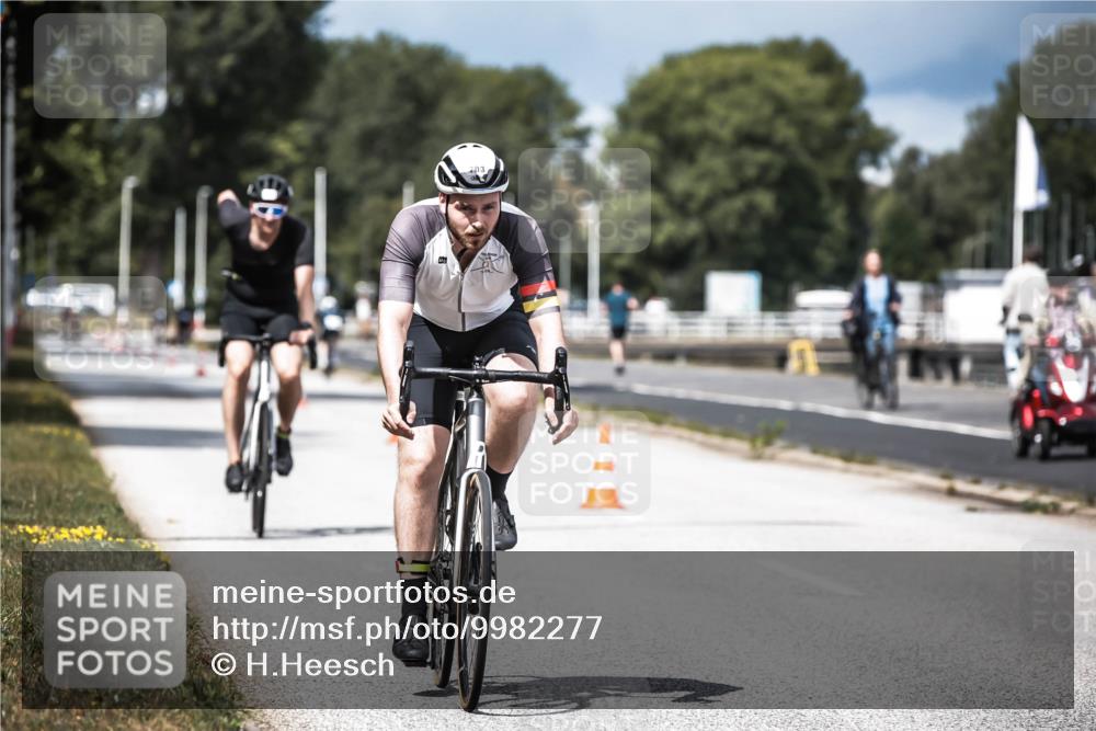 16.08.2026 - KN Förde Triathlon 2026 H.Heesch http://msf.ph/oto/9982277 16.08.2026 12:54:15 Radfahren 550, 703 meine-sportfotos.de