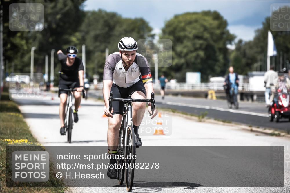 16.08.2026 - KN Förde Triathlon 2026 H.Heesch http://msf.ph/oto/9982278 16.08.2026 12:54:15 Radfahren 550, 703 meine-sportfotos.de