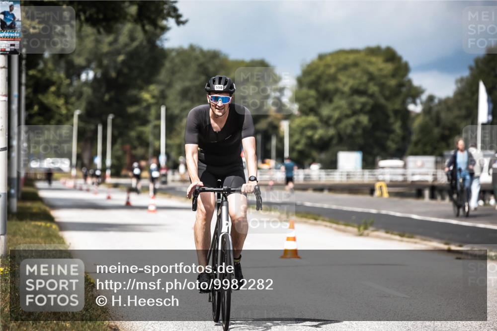 16.08.2026 - KN Förde Triathlon 2026 H.Heesch http://msf.ph/oto/9982282 16.08.2026 12:54:17 Radfahren 508, 550, 703 meine-sportfotos.de