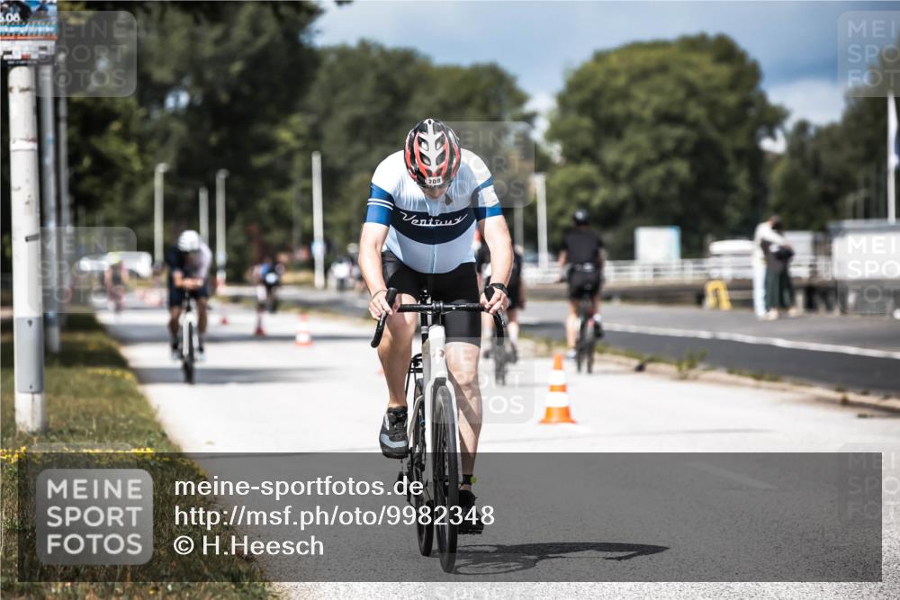 16.08.2026 - KN Förde Triathlon 2026 H.Heesch http://msf.ph/oto/9982348 16.08.2026 12:54:47 Radfahren 532, 566, 708 meine-sportfotos.de