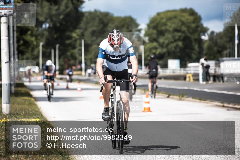16.08.2026 - KN Förde Triathlon 2026 H.Heesch http://msf.ph/oto/9982349 16.08.2026 12:54:47 Radfahren 532, 566, 708 meine-sportfotos.de