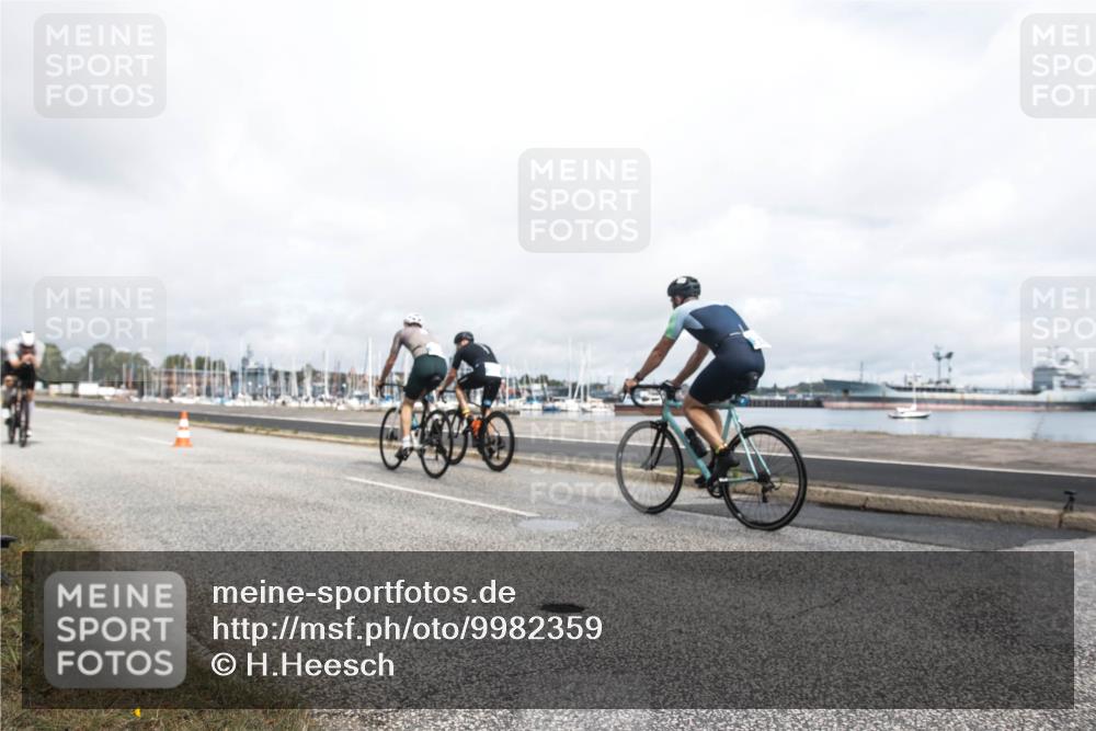 16.08.2026 - KN Förde Triathlon 2026 H.Heesch http://msf.ph/oto/9982359 16.08.2026 11:31:11 Radfahren 388, 427 meine-sportfotos.de