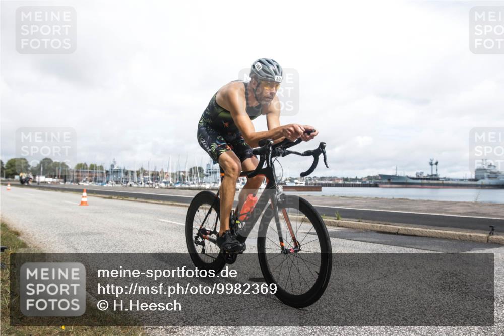 16.08.2026 - KN Förde Triathlon 2026 H.Heesch http://msf.ph/oto/9982369 16.08.2026 11:31:40 Radfahren 338, 395, 801 meine-sportfotos.de