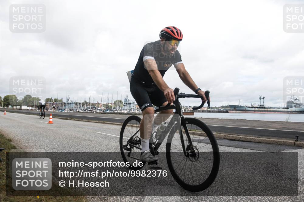 16.08.2026 - KN Förde Triathlon 2026 H.Heesch http://msf.ph/oto/9982376 16.08.2026 11:32:08 Radfahren 352, 363, 365, 410 meine-sportfotos.de