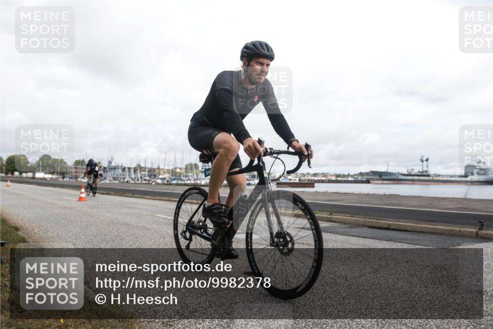 16.08.2026 - KN Förde Triathlon 2026 H.Heesch http://msf.ph/oto/9982378 16.08.2026 11:32:11 Radfahren 365, 393, 394, 410 meine-sportfotos.de