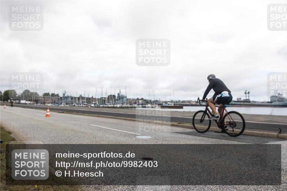 16.08.2026 - KN Förde Triathlon 2026 H.Heesch http://msf.ph/oto/9982403 16.08.2026 11:33:58 Radfahren 328, 357 meine-sportfotos.de