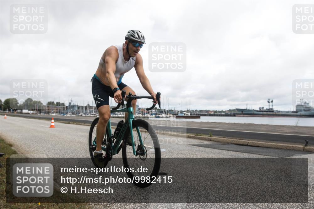 16.08.2026 - KN Förde Triathlon 2026 H.Heesch http://msf.ph/oto/9982415 16.08.2026 11:34:43 Radfahren 343, 345, 358, 393, 400, 410 meine-sportfotos.de
