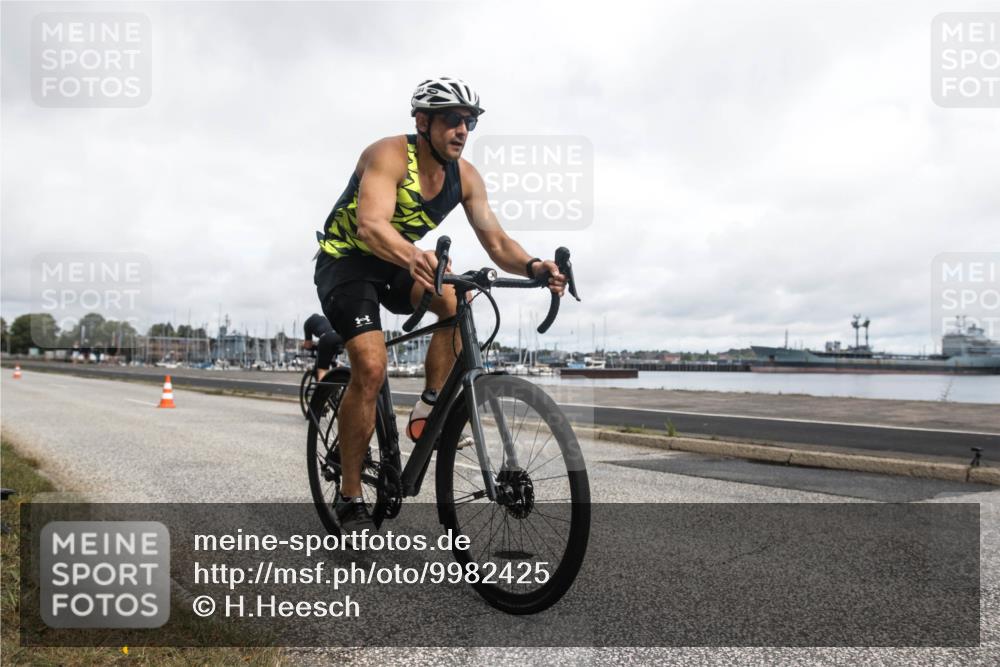 16.08.2026 - KN Förde Triathlon 2026 H.Heesch http://msf.ph/oto/9982425 16.08.2026 11:35:04 Radfahren 322, 364, 401 meine-sportfotos.de