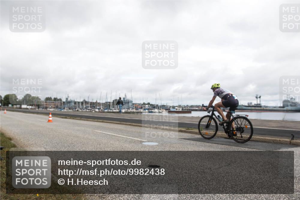 16.08.2026 - KN Förde Triathlon 2026 H.Heesch http://msf.ph/oto/9982438 16.08.2026 11:36:17 Radfahren 406, 421 meine-sportfotos.de