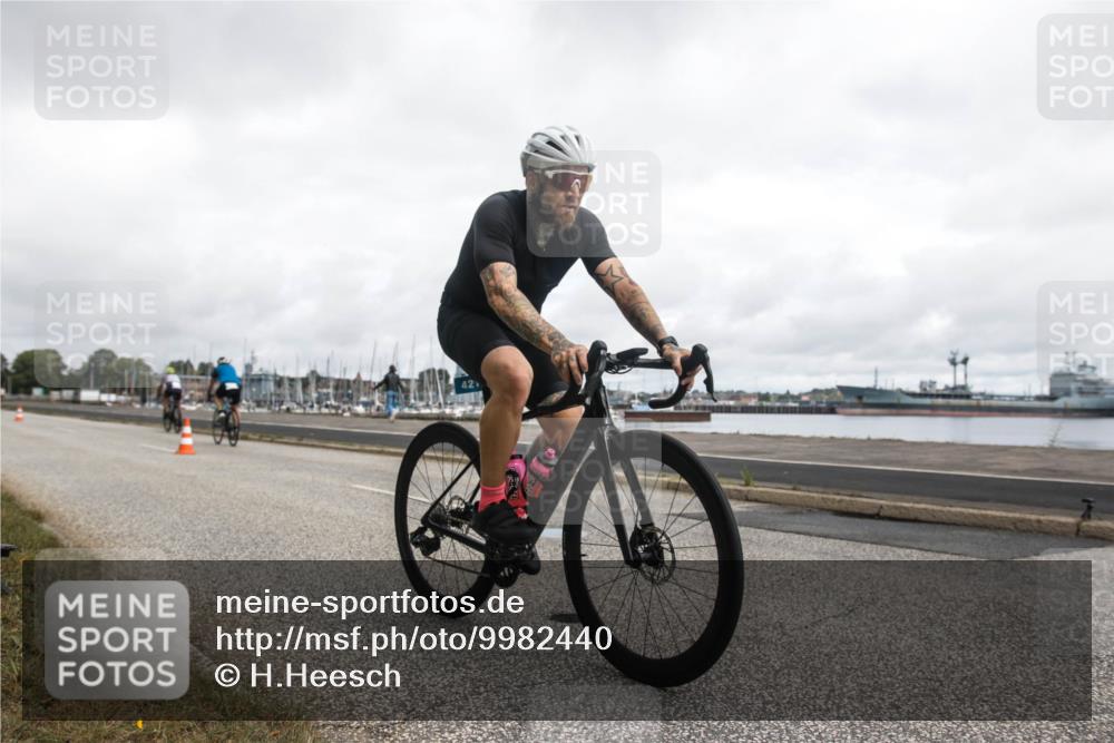 16.08.2026 - KN Förde Triathlon 2026 H.Heesch http://msf.ph/oto/9982440 16.08.2026 11:36:19 Radfahren 334, 409, 421 meine-sportfotos.de
