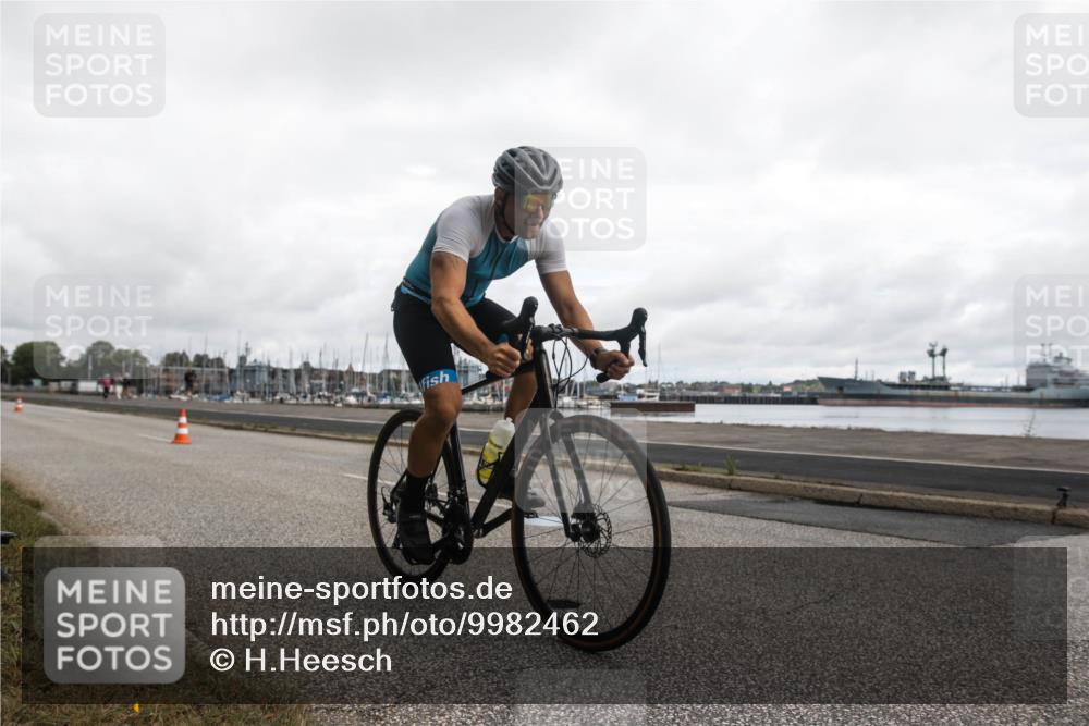 16.08.2026 - KN Förde Triathlon 2026 H.Heesch http://msf.ph/oto/9982462 16.08.2026 11:37:29 Radfahren 374, 413 meine-sportfotos.de