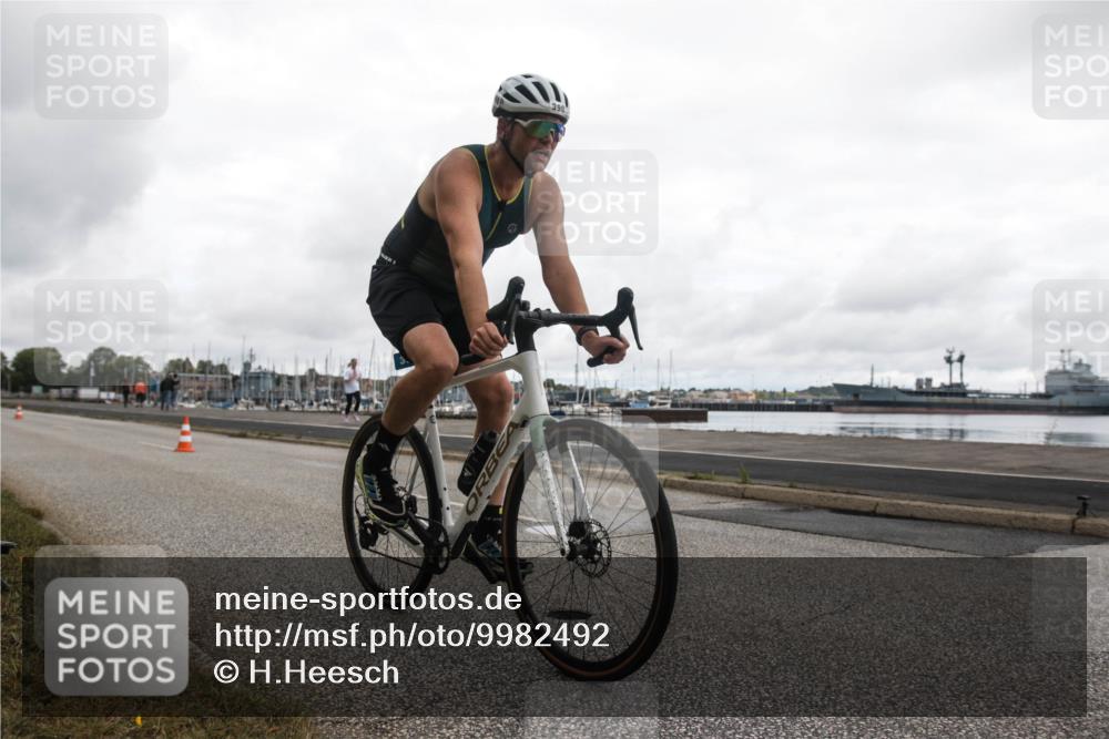 16.08.2026 - KN Förde Triathlon 2026 H.Heesch http://msf.ph/oto/9982492 16.08.2026 11:40:11 Radfahren 417, 427 meine-sportfotos.de