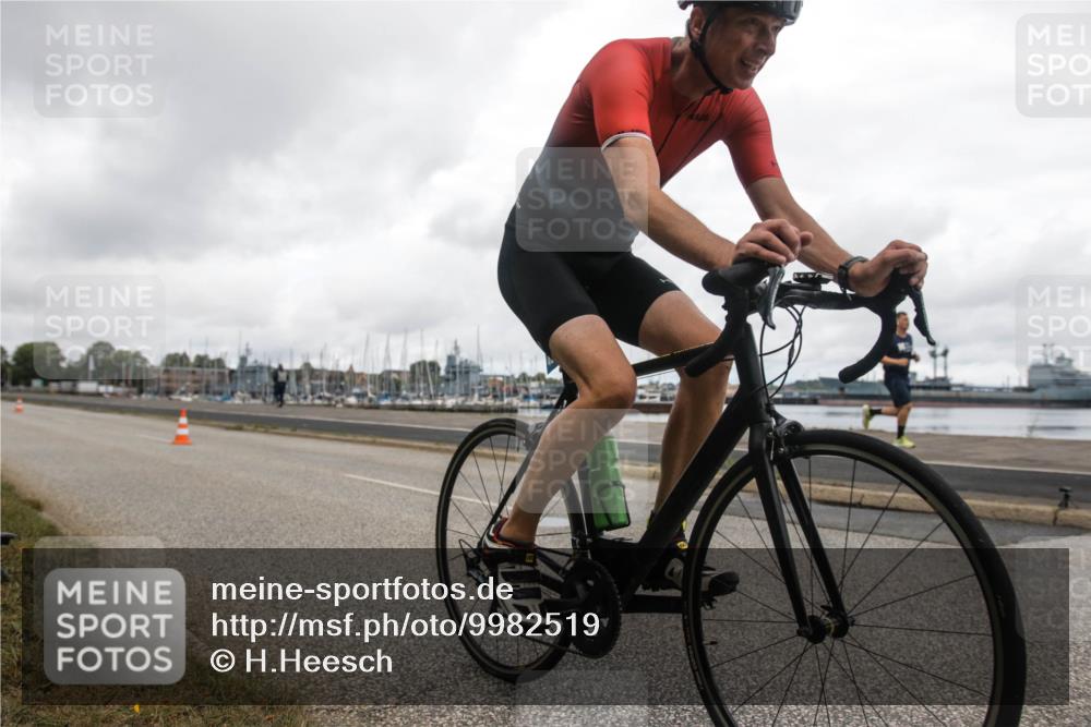 16.08.2026 - KN Förde Triathlon 2026 H.Heesch http://msf.ph/oto/9982519 16.08.2026 11:42:13 Radfahren 400, 428, 438 meine-sportfotos.de