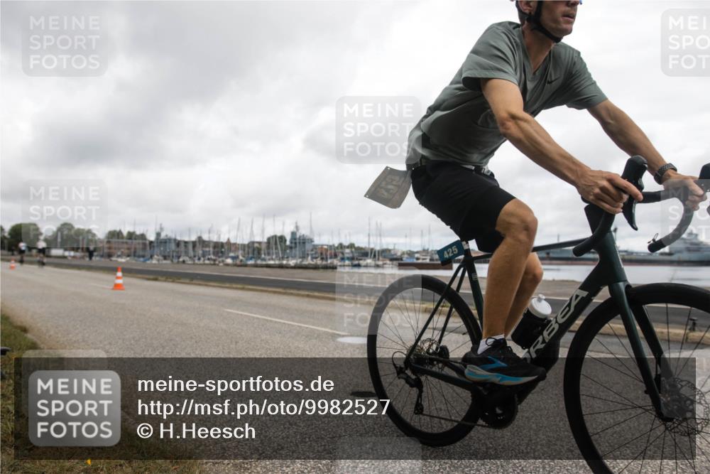 16.08.2026 - KN Förde Triathlon 2026 H.Heesch http://msf.ph/oto/9982527 16.08.2026 11:42:35 Radfahren 357, 425 meine-sportfotos.de