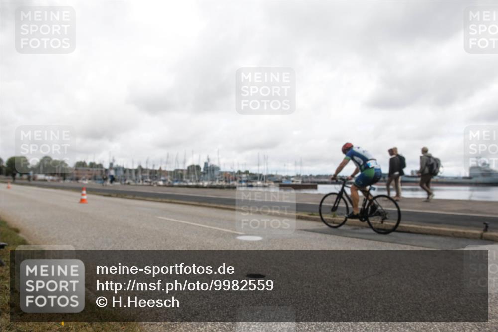 16.08.2026 - KN Förde Triathlon 2026 H.Heesch http://msf.ph/oto/9982559 16.08.2026 11:45:23 Radfahren 370, 375 meine-sportfotos.de