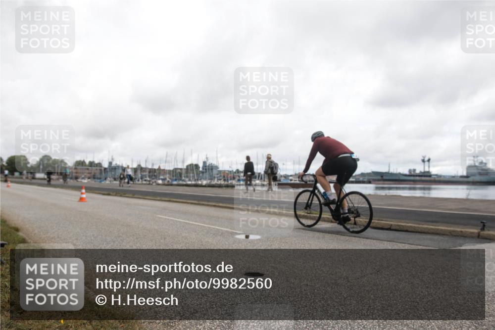 16.08.2026 - KN Förde Triathlon 2026 H.Heesch http://msf.ph/oto/9982560 16.08.2026 11:45:29 Radfahren 375, 398 meine-sportfotos.de