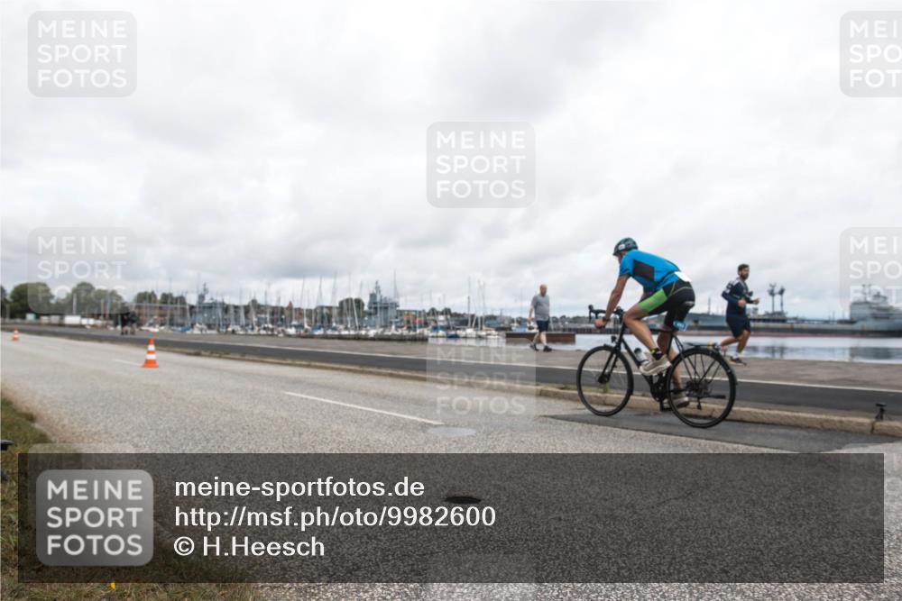 16.08.2026 - KN Förde Triathlon 2026 H.Heesch http://msf.ph/oto/9982600 16.08.2026 11:50:17 Radfahren  meine-sportfotos.de