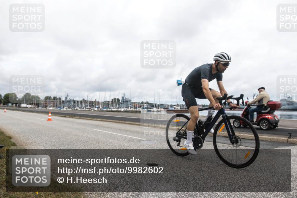 16.08.2026 - KN Förde Triathlon 2026 H.Heesch http://msf.ph/oto/9982602 16.08.2026 11:50:37 Radfahren 414, 424 meine-sportfotos.de