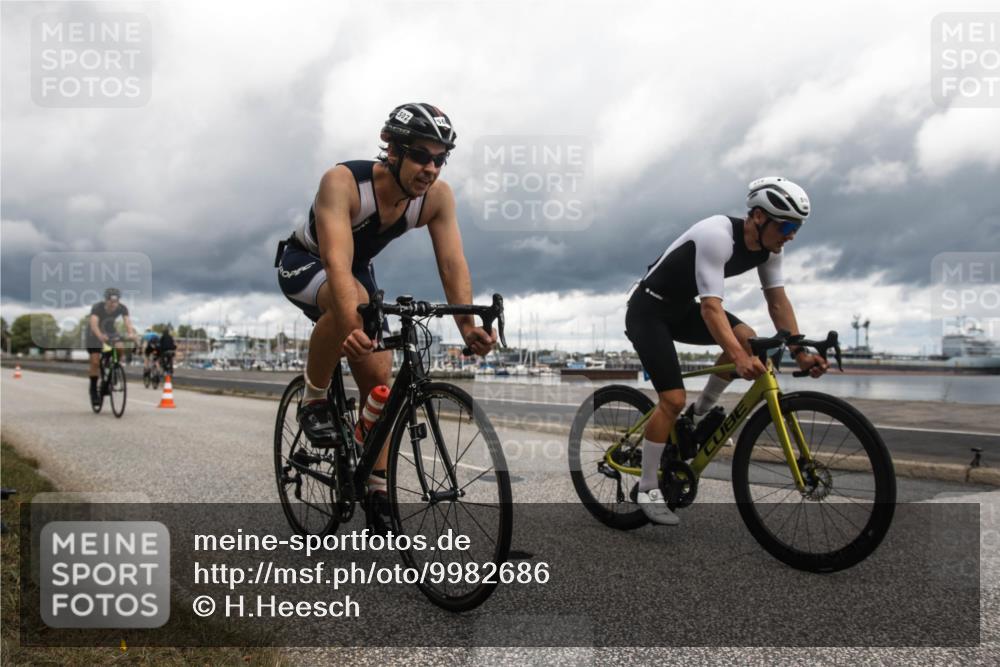 16.08.2026 - KN Förde Triathlon 2026 H.Heesch http://msf.ph/oto/9982686 16.08.2026 12:50:01 Radfahren 362, 507, 510, 519, 521, 527 meine-sportfotos.de