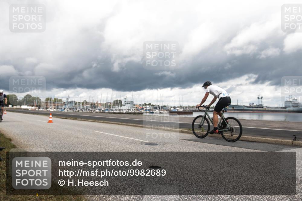 16.08.2026 - KN Förde Triathlon 2026 H.Heesch http://msf.ph/oto/9982689 16.08.2026 12:50:12 Radfahren 520, 541, 598 meine-sportfotos.de