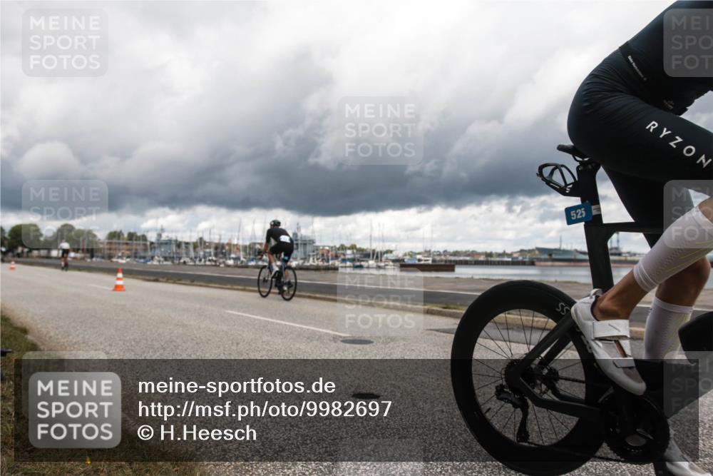16.08.2026 - KN Förde Triathlon 2026 H.Heesch http://msf.ph/oto/9982697 16.08.2026 12:51:02 Radfahren 524, 525, 556, 588 meine-sportfotos.de