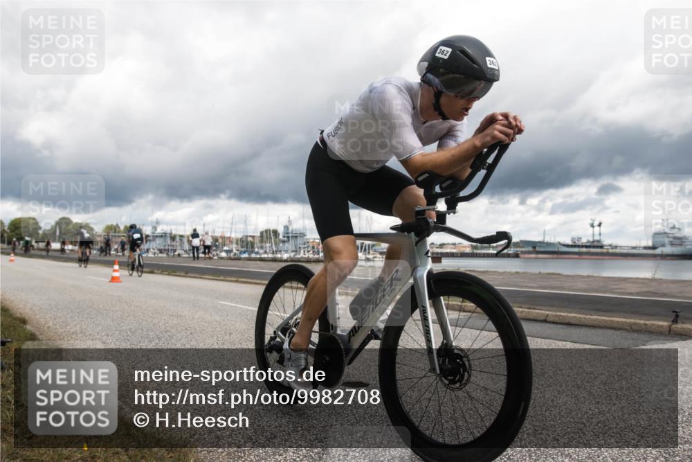 16.08.2026 - KN Förde Triathlon 2026 H.Heesch http://msf.ph/oto/9982708 16.08.2026 12:51:54 Radfahren 362, 510, 552, 557, 703 meine-sportfotos.de