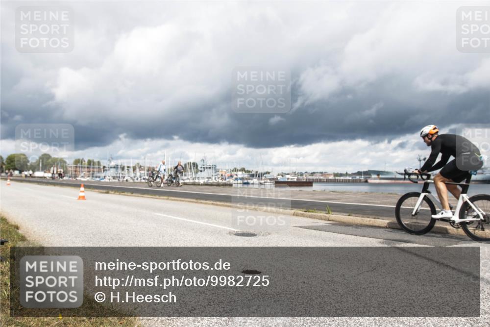 16.08.2026 - KN Förde Triathlon 2026 H.Heesch http://msf.ph/oto/9982725 16.08.2026 12:52:49 Radfahren 504, 546, 705, 710 meine-sportfotos.de