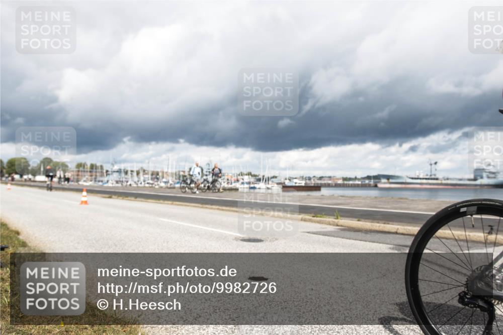 16.08.2026 - KN Förde Triathlon 2026 H.Heesch http://msf.ph/oto/9982726 16.08.2026 12:52:51 Radfahren 504, 546, 562, 580, 705, 710 meine-sportfotos.de
