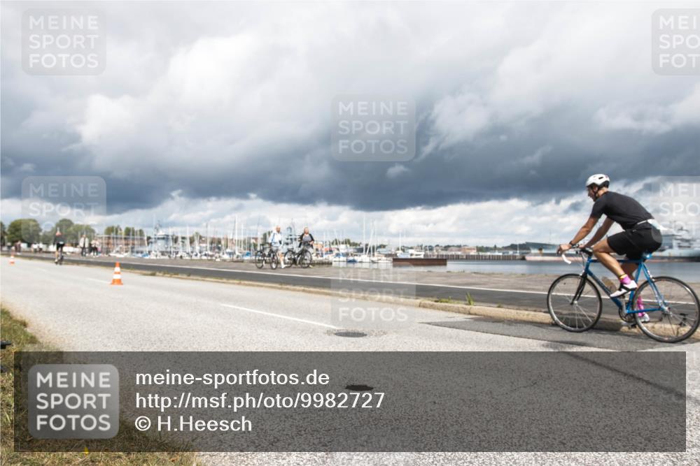 16.08.2026 - KN Förde Triathlon 2026 H.Heesch http://msf.ph/oto/9982727 16.08.2026 12:52:52 Radfahren 504, 538, 562, 580, 705, 710 meine-sportfotos.de