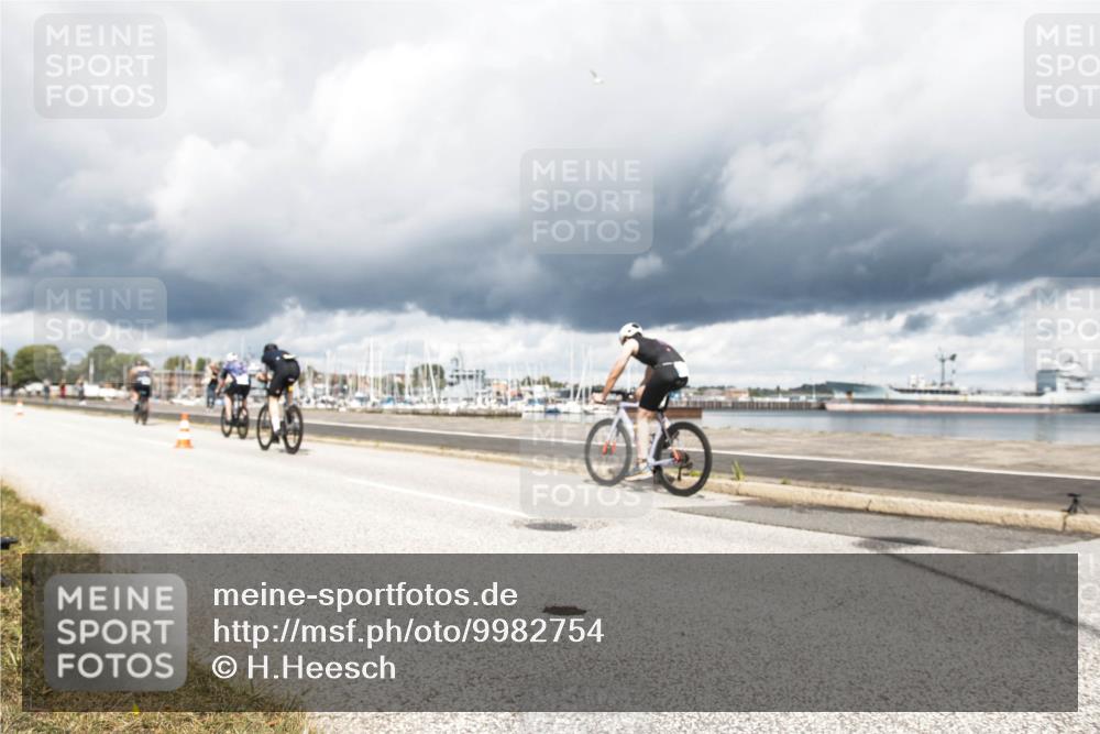 16.08.2026 - KN Förde Triathlon 2026 H.Heesch http://msf.ph/oto/9982754 16.08.2026 12:53:09 Radfahren 559, 701 meine-sportfotos.de