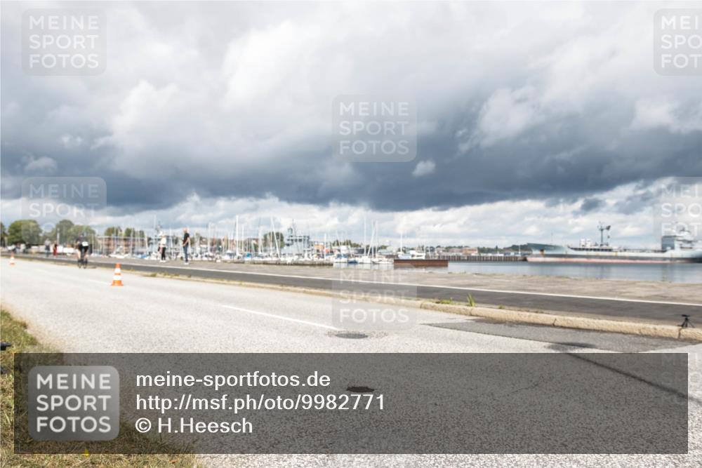 16.08.2026 - KN Förde Triathlon 2026 H.Heesch http://msf.ph/oto/9982771 16.08.2026 12:53:21 Radfahren 517, 556, 588 meine-sportfotos.de