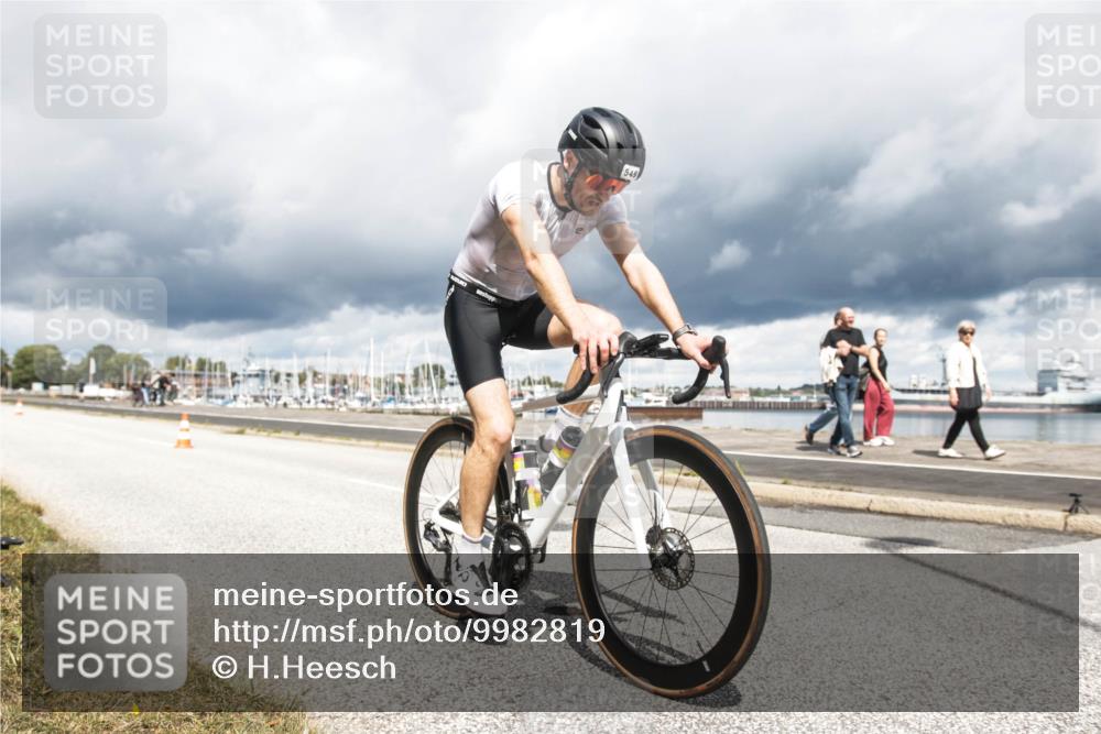 16.08.2026 - KN Förde Triathlon 2026 H.Heesch http://msf.ph/oto/9982819 16.08.2026 12:54:02 Radfahren 512, 549, 571, 574 meine-sportfotos.de