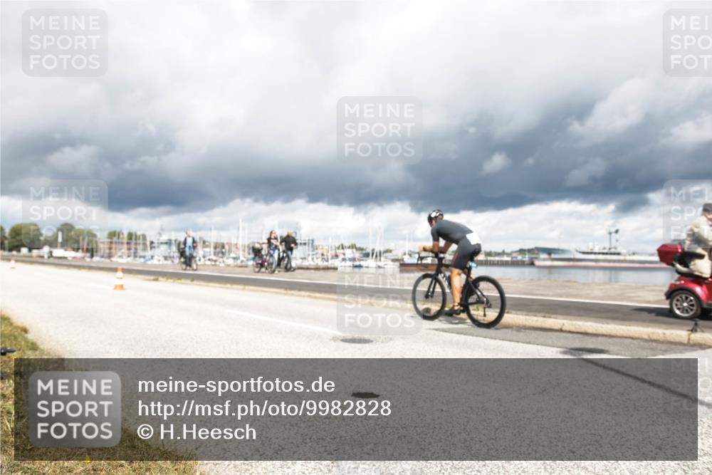 16.08.2026 - KN Förde Triathlon 2026 H.Heesch http://msf.ph/oto/9982828 16.08.2026 12:54:25 Radfahren 518, 579 meine-sportfotos.de