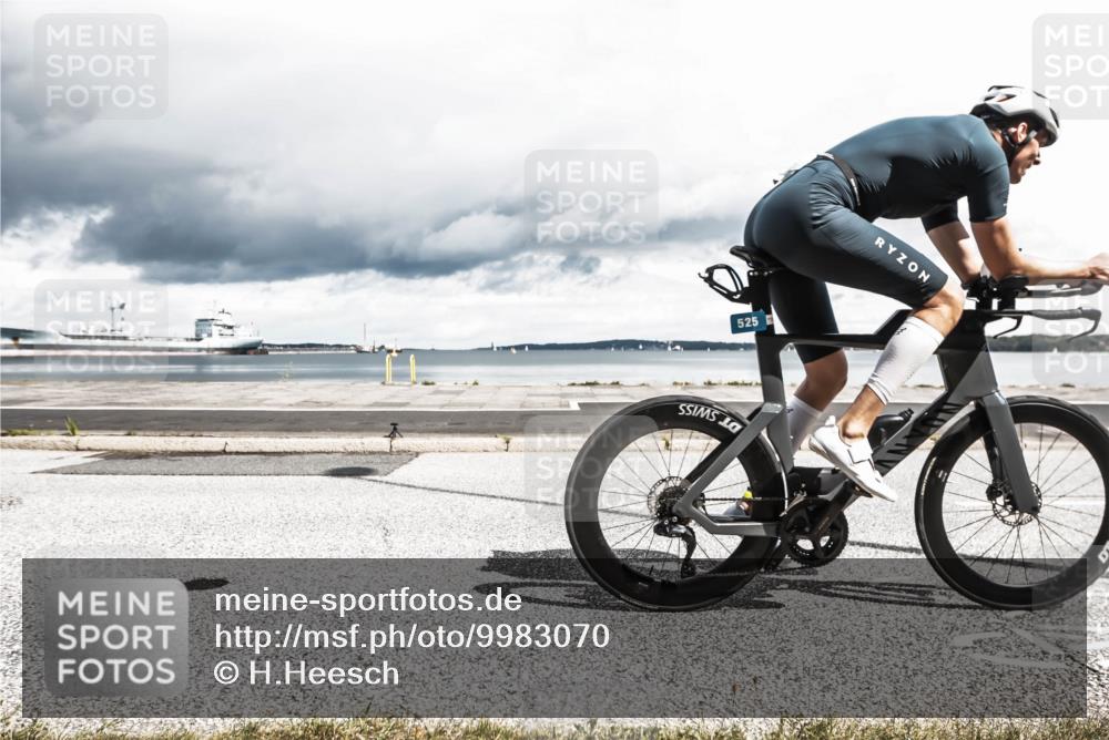 16.08.2026 - KN Förde Triathlon 2026 H.Heesch http://msf.ph/oto/9983070 16.08.2026 13:00:09 Radfahren 525, 559 meine-sportfotos.de