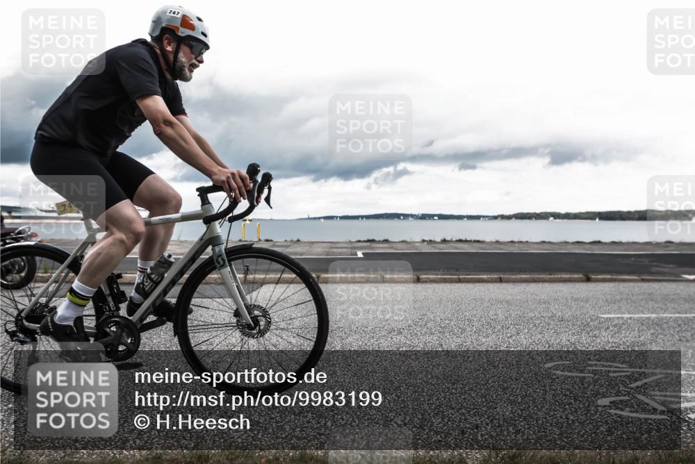16.08.2026 - KN Förde Triathlon 2026 H.Heesch http://msf.ph/oto/9983199 16.08.2026 13:03:13 Radfahren 556, 706, 747 meine-sportfotos.de