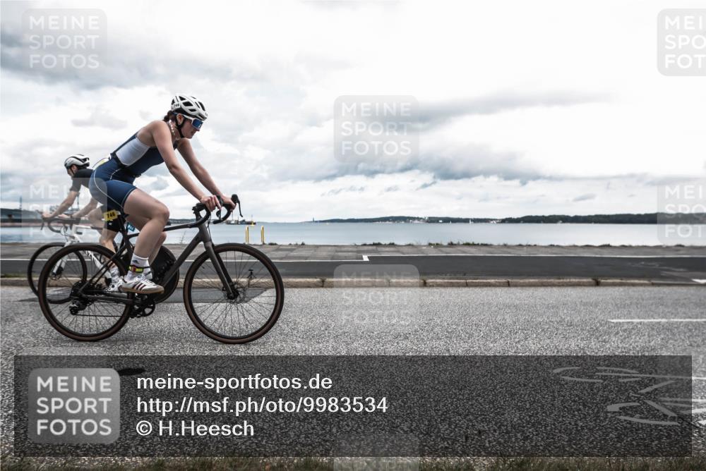 16.08.2026 - KN Förde Triathlon 2026 H.Heesch http://msf.ph/oto/9983534 16.08.2026 13:12:08 Radfahren 555, 578, 589, 705, 726, 729, 739, 746 meine-sportfotos.de