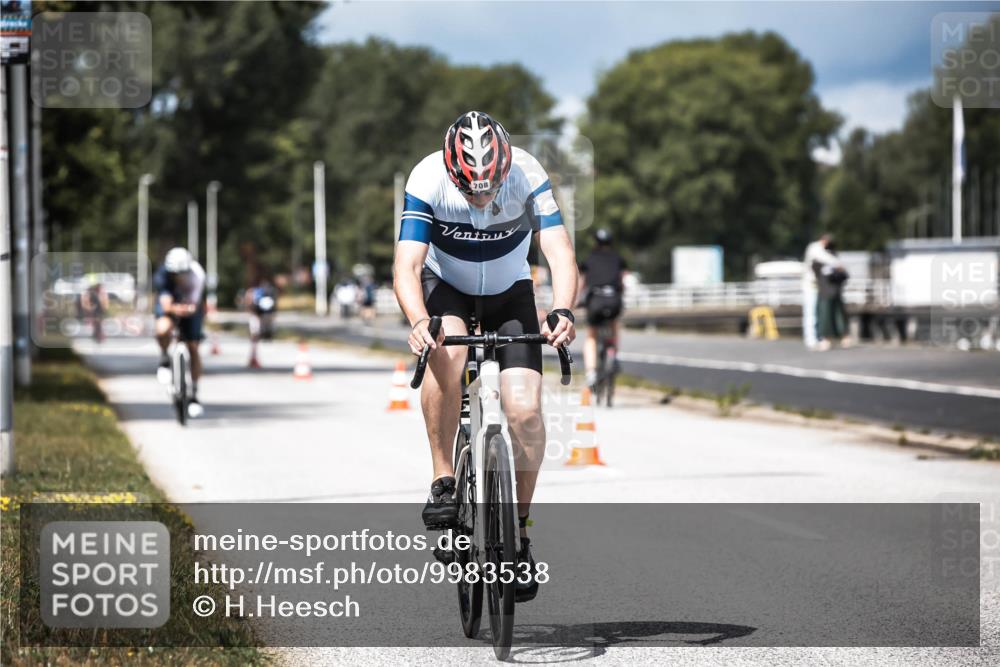 16.08.2026 - KN Förde Triathlon 2026 H.Heesch http://msf.ph/oto/9983538 16.08.2026 12:54:47 Radfahren 532, 566, 708 meine-sportfotos.de