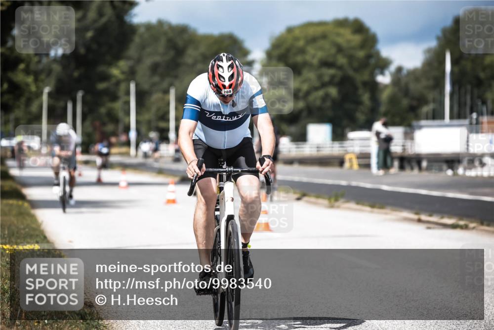 16.08.2026 - KN Förde Triathlon 2026 H.Heesch http://msf.ph/oto/9983540 16.08.2026 12:54:47 Radfahren 532, 566, 708 meine-sportfotos.de