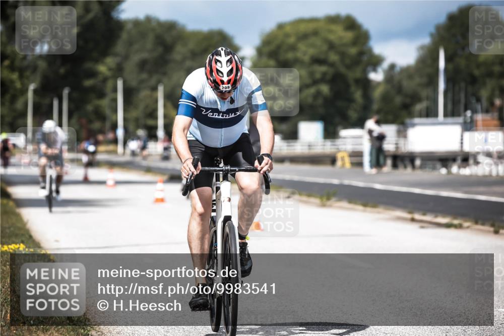16.08.2026 - KN Förde Triathlon 2026 H.Heesch http://msf.ph/oto/9983541 16.08.2026 12:54:47 Radfahren 532, 566, 708 meine-sportfotos.de