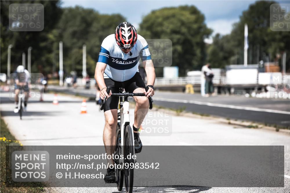 16.08.2026 - KN Förde Triathlon 2026 H.Heesch http://msf.ph/oto/9983542 16.08.2026 12:54:47 Radfahren 532, 566, 708 meine-sportfotos.de