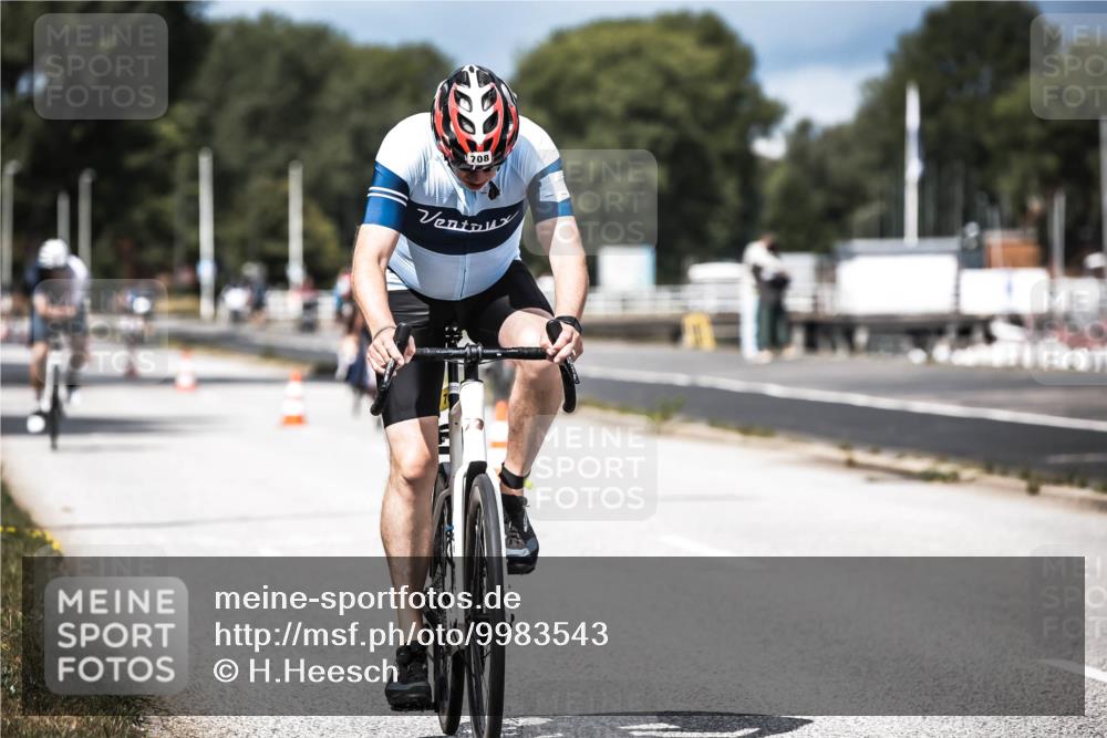 16.08.2026 - KN Förde Triathlon 2026 H.Heesch http://msf.ph/oto/9983543 16.08.2026 12:54:47 Radfahren 532, 566, 708 meine-sportfotos.de